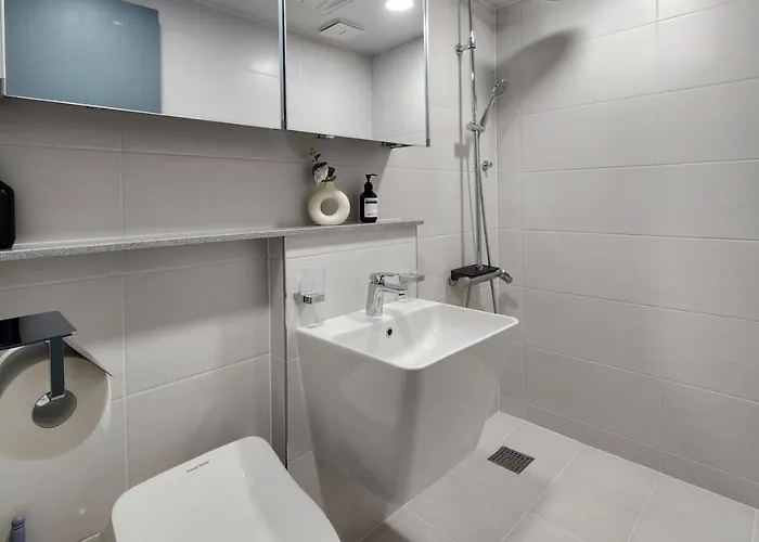 Newly Built Premium Near Hongdae And Mangwon Market With Elevator And Two Bathrooms *