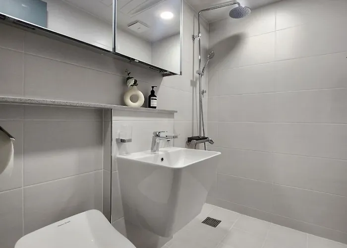 Newly Built Premium Near Hongdae And Mangwon Market With Elevator And Two Bathrooms *