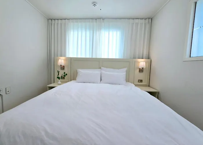 아파트 Newly Built Premium Near Hongdae And Mangwon Market With Elevator And Two Bathrooms