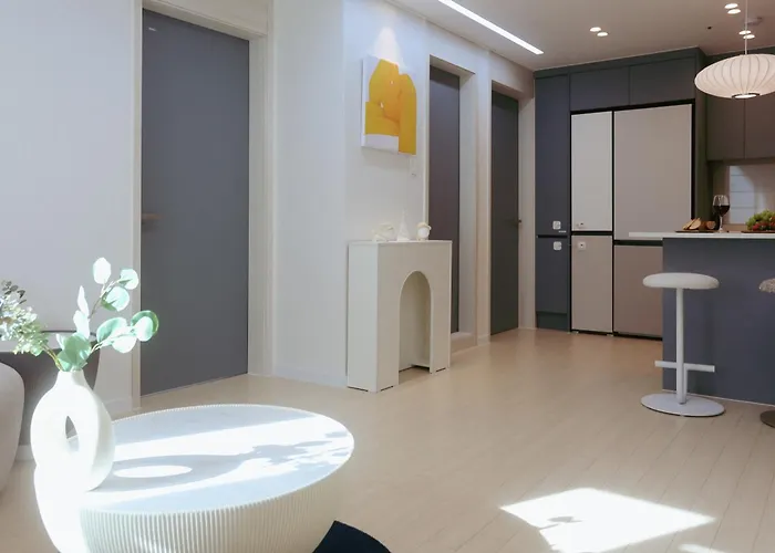 Newly Built Premium Near Hongdae And Mangwon Market With Elevator And Two Bathrooms * Seul