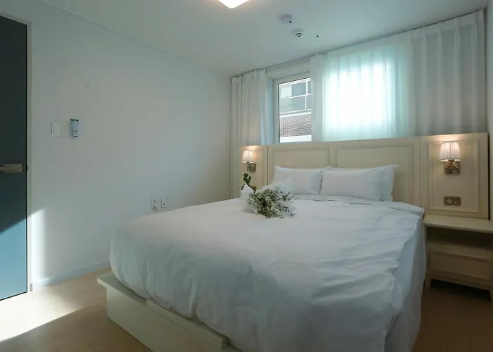 Newly Built Premium Near Hongdae And Mangwon Market With Elevator And Two Bathrooms 아파트