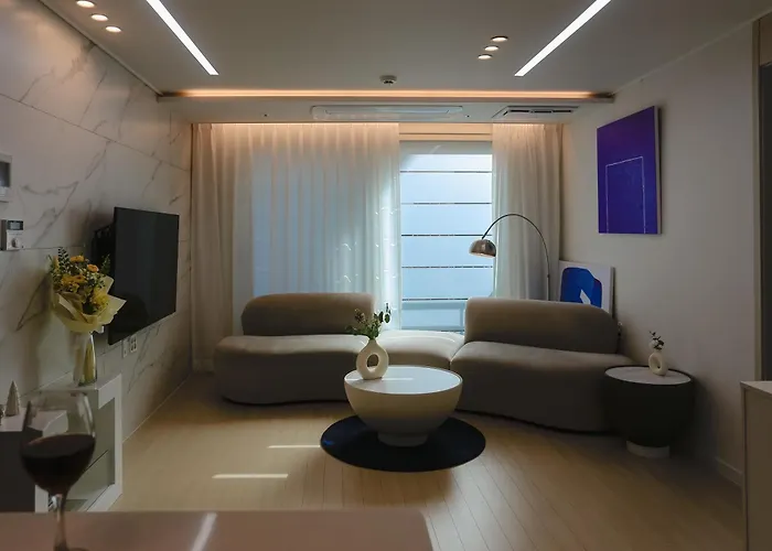 Newly Built Premium Near Hongdae And Mangwon Market With Elevator And Two Bathrooms 아파트 서울특별시